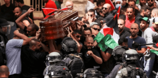 Policía israelí impide funeral de periodista palestina. Funeral de la periodista palestina Shireen Abu Akleh