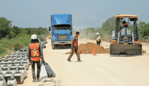 Trabajos de construcción del tren maya