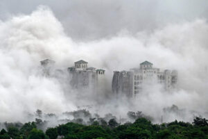 Demuelen departamento de 100 metros de alto en la India