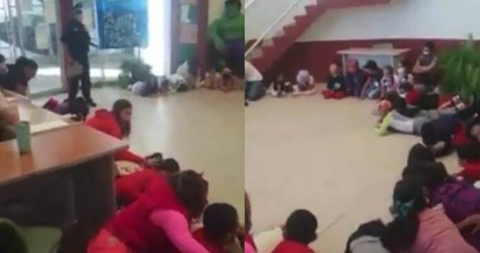 Enseñan a niños a actuar ante una balacera en curso de verano