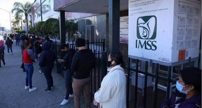 Filas en el IMSS