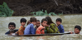 FOTOS: Pakistán bajo el agua; suman más de mil personas muertas. Pakistán bajo el agua; más de mil personas muertas