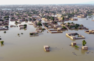 Pakistán bajo el agua; suman más de mil personas muertas