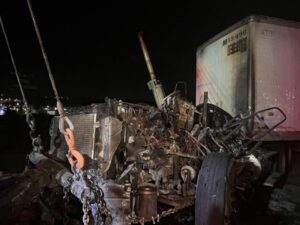 También camiones de carga fueron incendiados