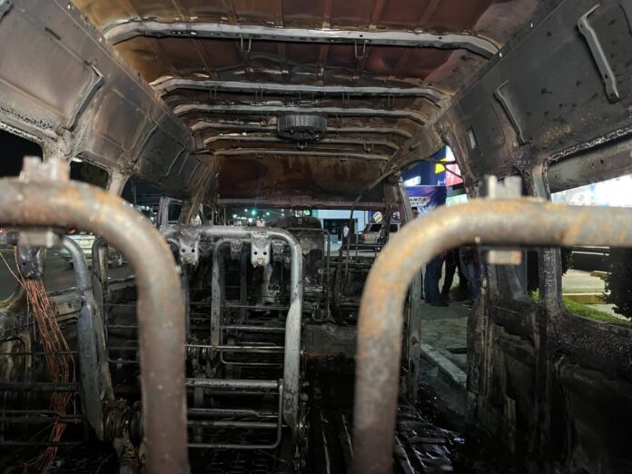 Unidad quemada en Tijuana