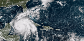 Ian azota a Cuba como huracán y se dirige a Florida.