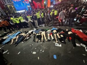 Celebración de Halloween en Corea del Sur deja muertos y heridos