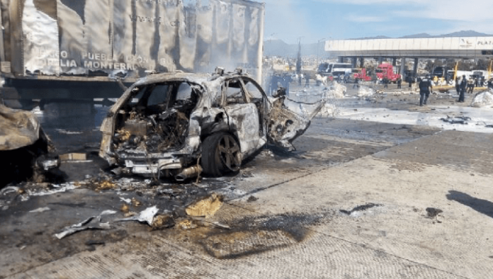 Reportan vehículos incendiados tras la captura de “El Rudo” en México