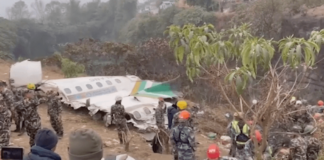 Encuentran caja negra de avión que cayó en Nepal; siguen buscando víctimas. Encuentran caja negra de avión que cayó en Nepal; siguen buscando víctimas