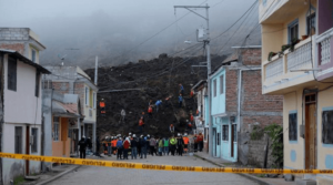 16 muertos dejó un deslizamiento de tierra en Ecuador.