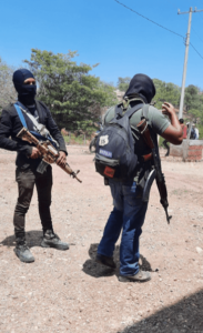 Se arman para enfrentar a la “familia michoacana”