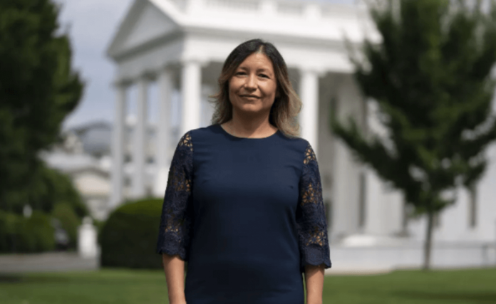 Biden eligió a la nieta de César Chávez como jefa de su campaña