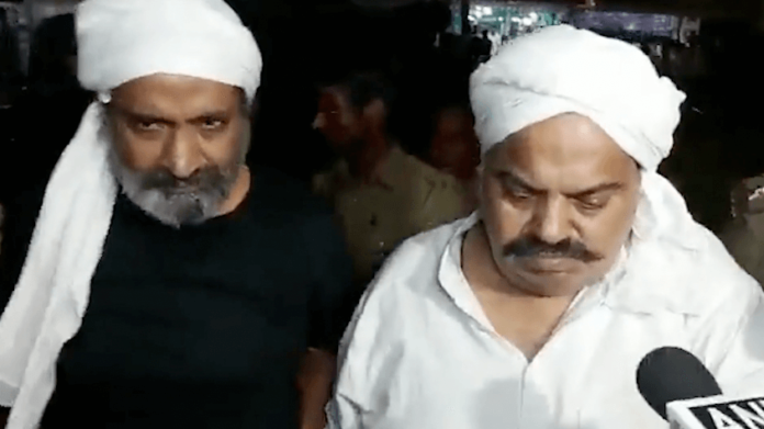 Matan a político y su hermano en transmisión en vivo en la India