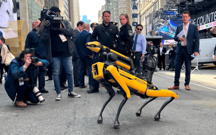 Nueva York presenta robots que ayudarán a patrullar la ciudad Nueva York presenta robots que ayudarán a patrullar la ciudad