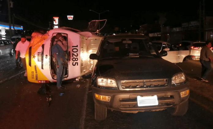 Fuerte accidente automovilístico en Rosarito