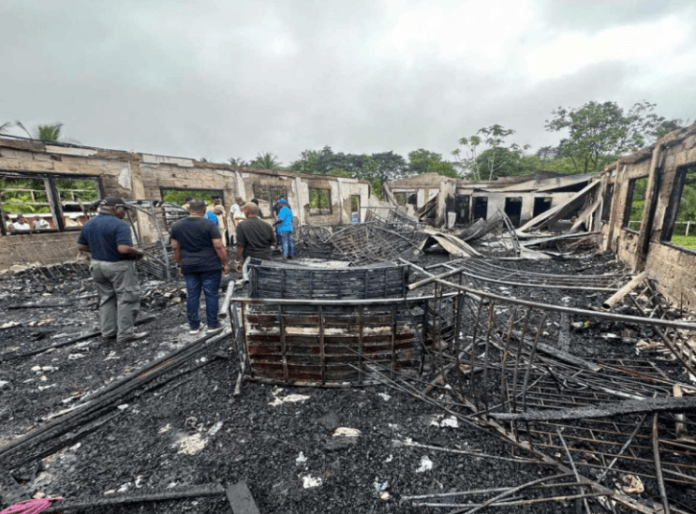 Joven causó incendio porque le quitaron su celular; 19 murieron en Guyana