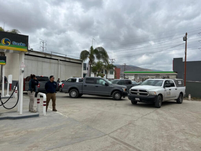 Detienen a dos hombres que traían 7 cuerpos en pick up en Tijuana