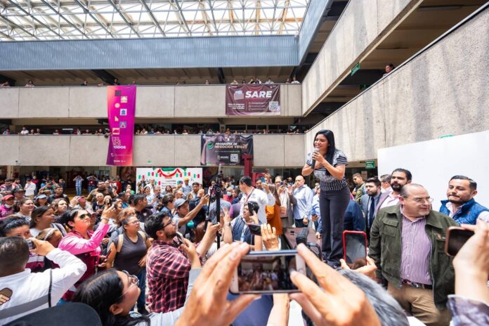Alcaldesa de Tijuana dirigiéndose a la ciudadanía Alcaldesa de Tijuana dirigiéndose a la ciudadanía