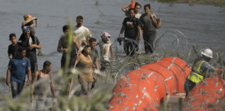 Hallan cuerpo en boyas gigantes que colocó Texas en el río Bravo. Hallan cuerpo en boyas gigantes que colocó Texas en el río Bravo