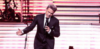 Luis Miguel y Paloma Cuevas establecen su residencia en Madrid. Luis Miguel llena de energía el escenario tras cuatro años sin presentaciones