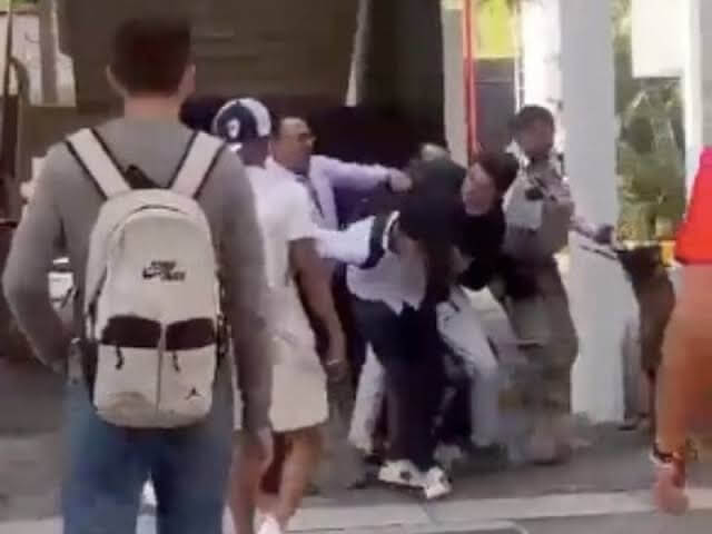 Pelea universitaria dejó 4 heridos en México Pelea universitaria dejó 4 heridos en México
