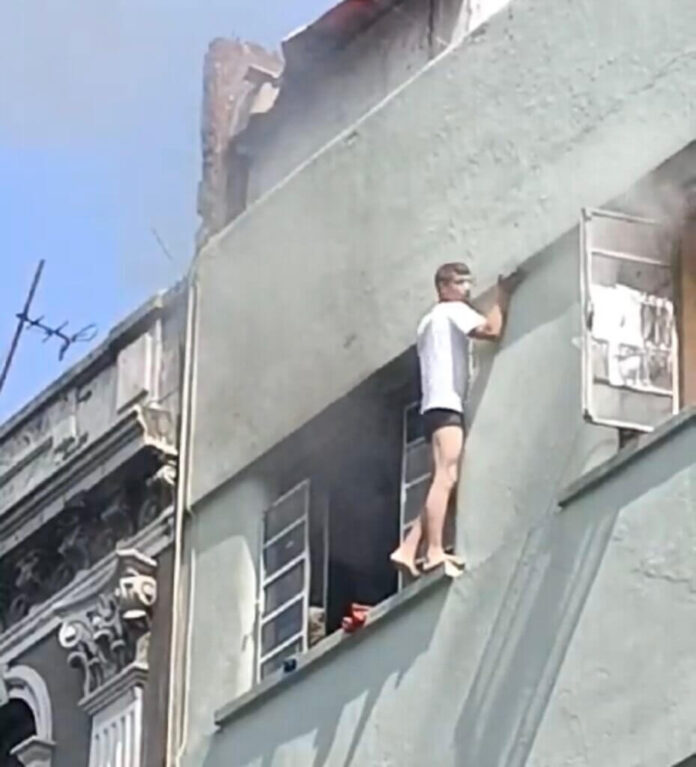 Trató de salvarse de incendio y cayó de edificio en México
