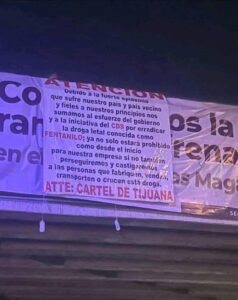 Dejan 18 narcomantas en Baja California con el mismo mensaje