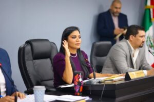 Alcaldesa Montserrat Caballero en cabildo en Tijuana