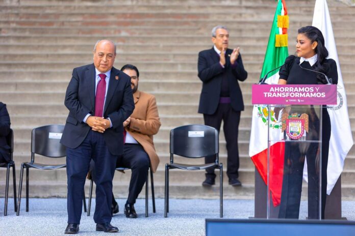 Alcaldesa Montesarrat Caballero y Tesorero Municipal Raymundo Vega