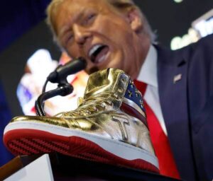 Donald Trump lanza sus propios tenis