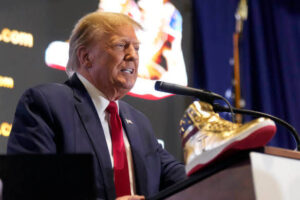 Donald Trump lanza sus propios tenis al estilo Jordan