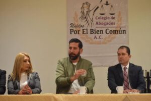 Abogados escucharon propuestas de Juan Carlos Hank