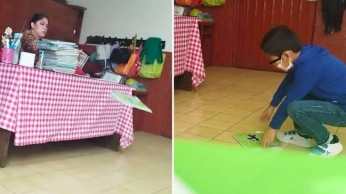 Maestra avienta cuadernos al piso a sus alumnos tras calificarlos