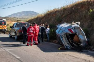 Aparente riña terminó en una volcadura en Tijuana