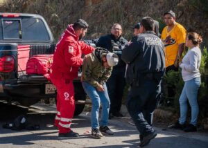 Aparente riña vehicular terminó en volcadura en Tijuana