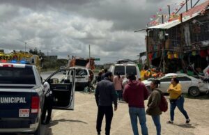 Automovilista chocó contra un negocio y dos camionetas