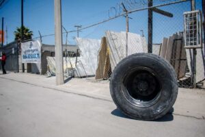 Llanta que salió disparada de la Calafia