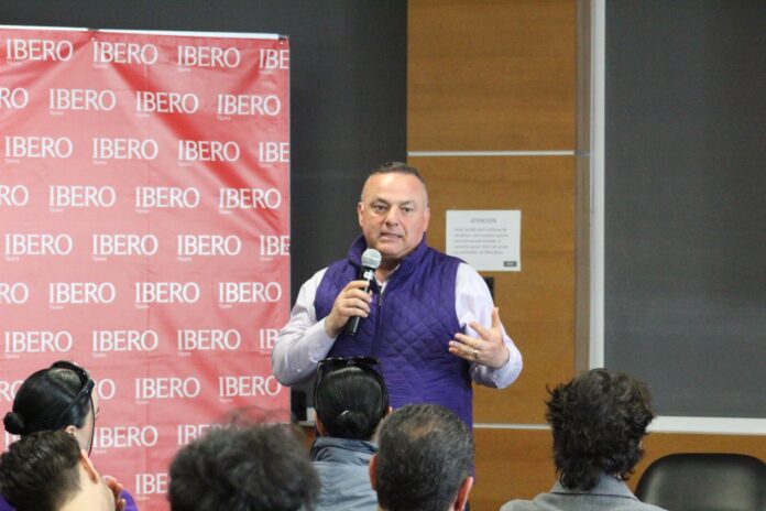 Miguel Ángel Badiola participó en el foro “Tijuana vota informada”
