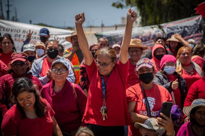 Bloqueo en planta de PEMEX en Rosarito Bloqueo en planta de PEMEX en Rosarito
