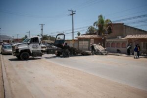 Robaron vehículo y terminaron chocando con una casa
