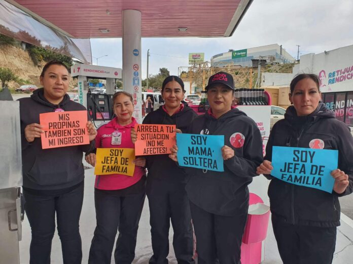 ¡Sin gasolina, no hay propinas! expresaron trabajadoras de Rendichicas en Tijuana