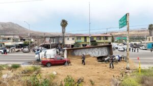 Aparatoso accidente en carretera Rosarito-Ensenada