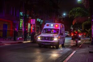 Balean a guardia del “Tropics Bar” en la Sexta