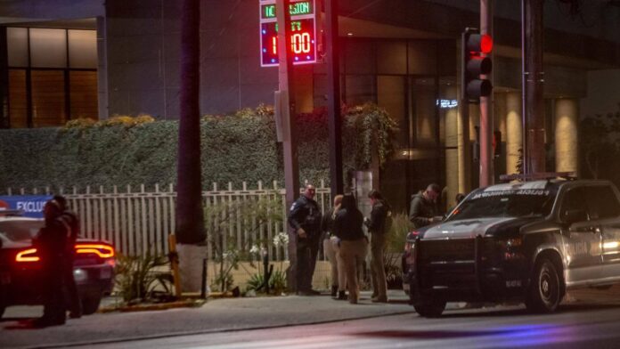 Dejan carne de cerdo y narcomensaje contra policías