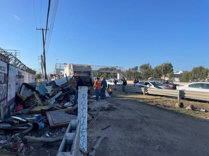 Gobierno de Rosarito realizó operativo de desalojo en la Escénica