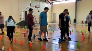 Jóvenes de Tijuana recibiendo terapia gratuita