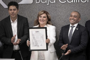 Miriam Cano recibió su constancia de mayoría como alcaldesa electa de San Quintín