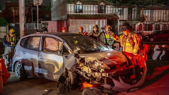 Mujer de tercera edad chocó con muro en avenida Internacional