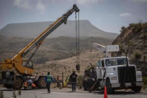 Otro accidente en bulevar 2000 de Tijuana, ahora fue un camión de cemento
