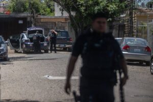 Balearon a hombres en un taller de motos en Tijuana